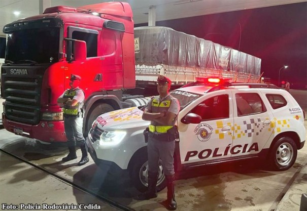 Pol�cia rodovi�ria recupera ve�culo com queixa de roubo na SP-270