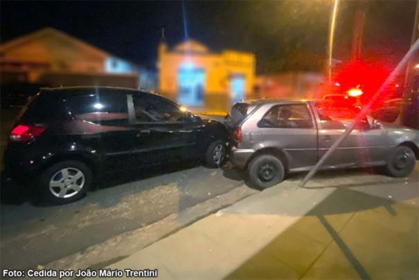 Duas mulheres s�o conduzidas para atendimento m�dico ap�s colis�o em Tup�