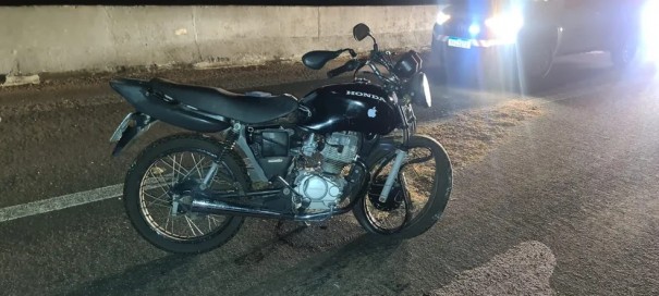 Motociclista morre aps bater na traseira de caminho na Rodovia Raposo Tavares, em Regente Feij