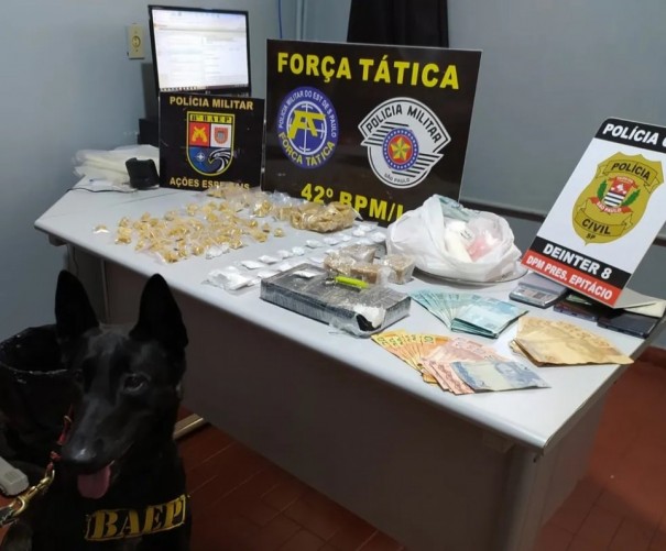 Com mais de R$ 4 mil e 2kg de cocana e crack escondidos em estabelecimento comercial, homem  preso por trfico de drogas, em Presidente Epitcio