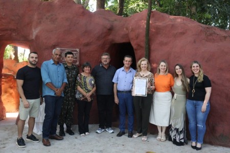 Câmara de Osvaldo Cruz entrega Moção de Aplausos à Maria Leny Scramin