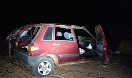 Ao tentar fugir da polícia, motorista perde o controle da direção e capota carro furtado em Junqueirópolis