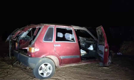 Ao tentar fugir da polícia, motorista perde o controle da direção e capota carro furtado em Junqueirópolis