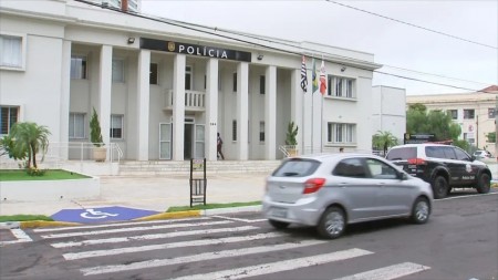 Homem morre após acidente entre carro e moto em cruzamento de Araçatuba