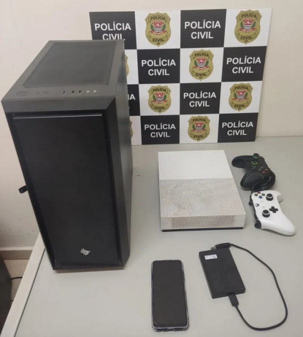 Pol�cia prende suspeito de armazenar pornografia infantil em Quintana