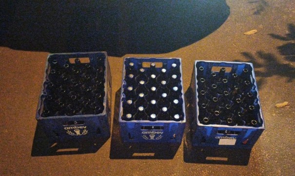 Ladr�o � interceptado em flagrante ao tentar furtar tr�s engradados de cerveja de bar em Panorama