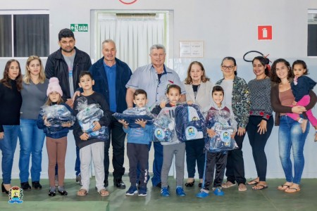 Prefeitura de Sagres entregou Kit Escolar para nos alunos do Ensino Infantil e Fundamental