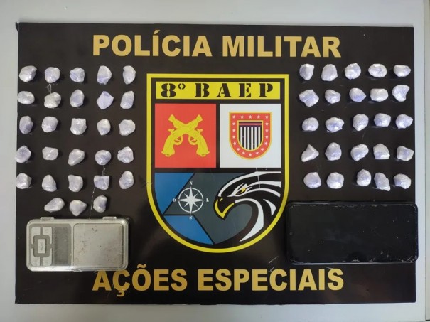 Homem deixa itens cair ao avistar policiais e acaba preso com mais de 50 por��es de coca�na, em Presidente Prudente