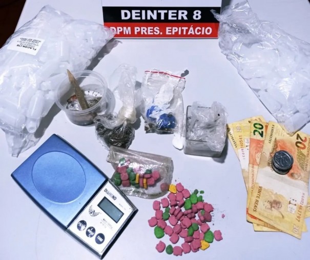 Com 70 comprimidos de ecstasy, mulheres s�o detidas durante a Opera��o Blonde, em Presidente Epit�cio
