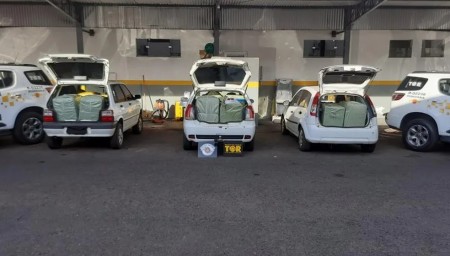 Sem documentação fiscal, Polícia Rodoviária apreende 18 mil óculos e caixas de cigarros eletrônicos, em Presidente Bernardes