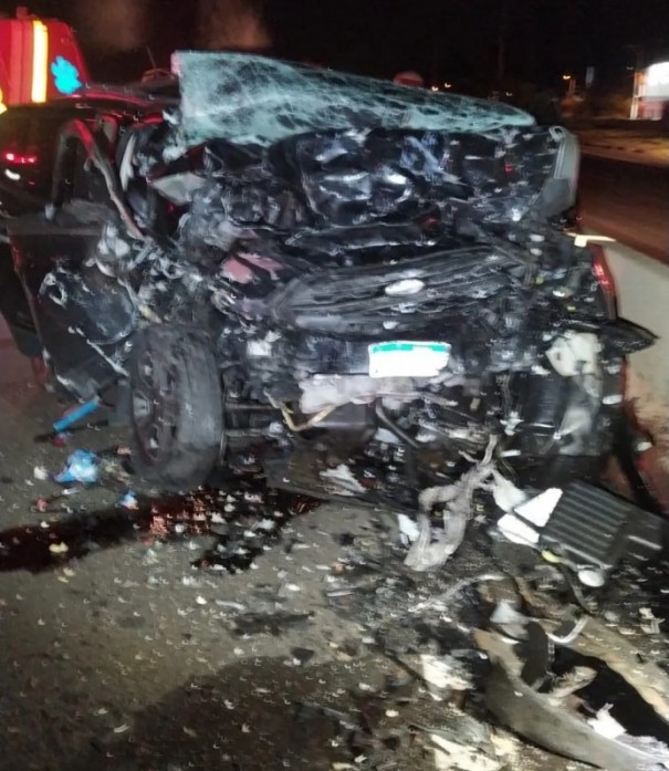 Irm�os morrem ap�s motorista embriagado invadir a contram�o e chocar caminhonete contra o carro da fam�lia, em Presidente Epit�cio