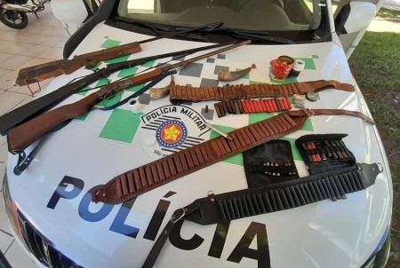 Homem é flagrado caçando e acaba preso por porte ilegal de arma de fogo, em Rancharia