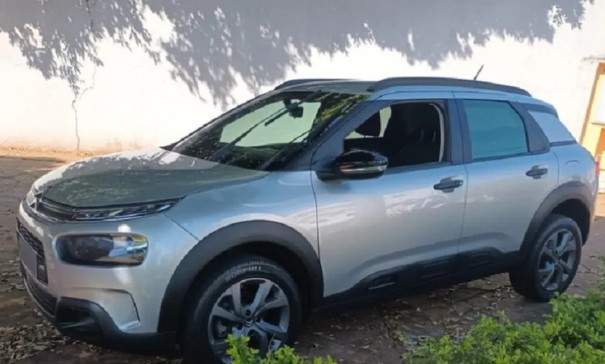 Homem � preso ap�s furtar carro de estabelecimento comercial, em Presidente Epit�cio