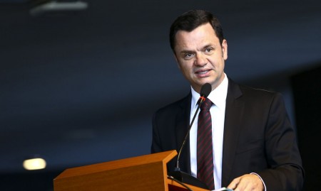 Moraes manda soltar Torres e determina uso de tornozeleira eletrônica