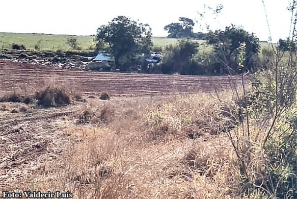 Caminh�o conduzido por Bastense tomba na vicinal Bastos � Tup�