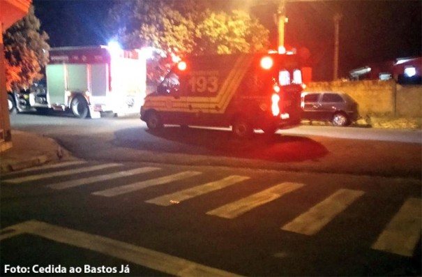 Botij�o de g�s pega fogo e danifica cozinha e m�veis de moradia em Iacri