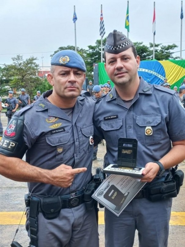 Primeiro comandante da 1� Cia do Baep, Capit�o PM Bressan recebe homenagem
