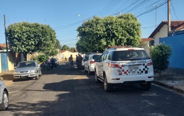 Criminosos invadem casa e matam jovem esfaqueado em Guararapes