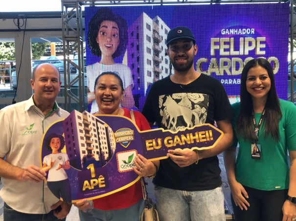 Jovem de Rin�polis, cliente da Hiper Cocipa, ganha apartamento de R$ 200 mil em promo��o da Apas 