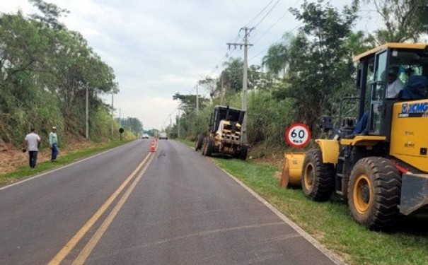 Prefeitura de Luc�lia inicia constru��o de lombadas na vicinal Jo�o Vaz Pinto