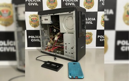 Avó encontrou fotos íntimas em celular de criança enviadas por homem preso por possuir pornografia infantil, diz polícia