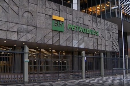 Petrobras anuncia fim da paridade de importação do petróleo e nova política de preço para combustíveis