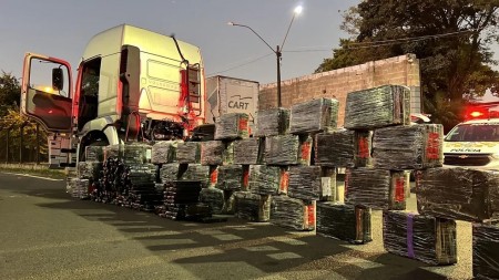 Homem é preso com grande carregamento de maconha em rodovia de Marília