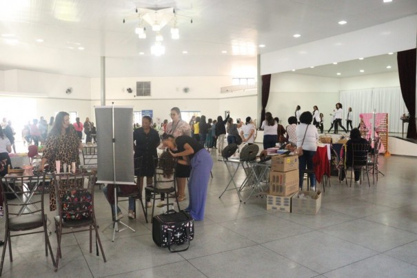 Cerca de 200 mulheres participaram do 2� 'Encontro Mulher' de Osvaldo Cruz