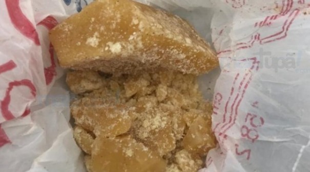 Ap�s descumprimento de medida protetiva traficante � preso com crack em Tup�