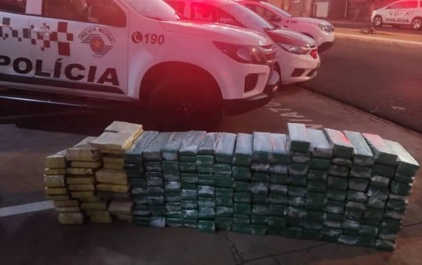 Homem � preso com mais de 370 tabletes de maconha dentro de Kombi em Pereira Barreto