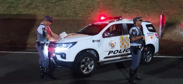 Mulher � presa transportando mais de 1 kg de haxixe em �nibus na Rodovia Raposo Tavares, em Presidente Prudente