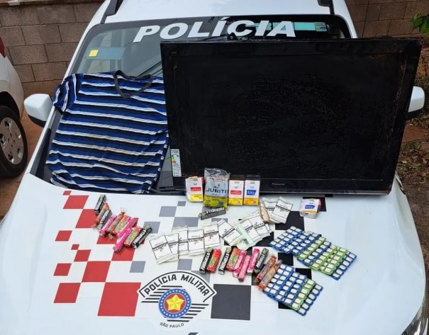 Homem furta televis�o e outros objetos de lanchonete, mas acaba preso ap�s ser identificado por c�meras de monitoramento, em Panorama