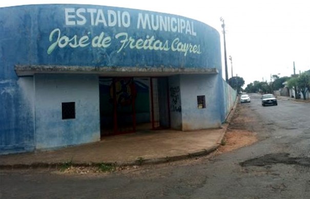 Prefeita de Luc�lia garante que ir� executar e entregar as obras no Est�dio Freitas Cayres