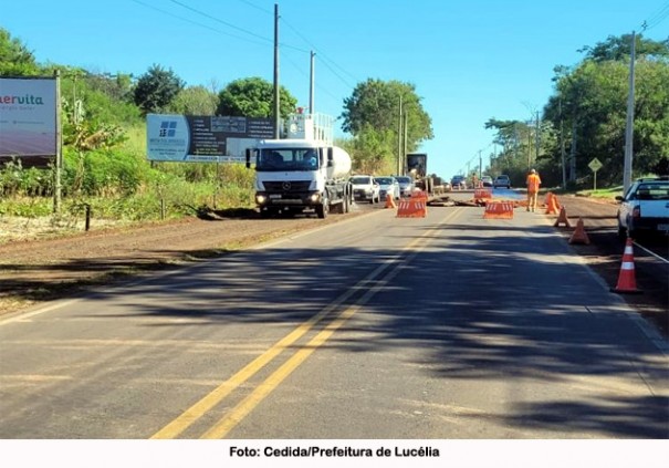 Prefeitura de Luclia reinicia obras de construo de lombadas na vicinal Luclia/Adamantina
