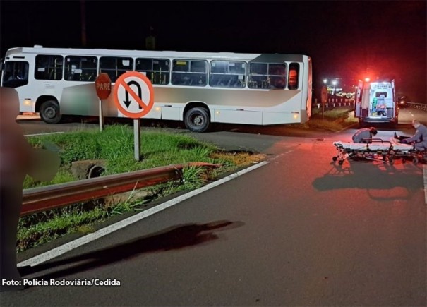 Acidente entre �nibus e motoneta fere mulher na SP-270