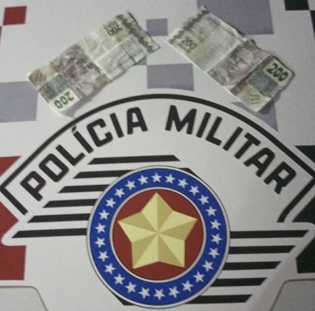Polícia Militar apreende duas notas falsas de R$ 200 após cliente de bar comprar lata de cerveja em Ouro Verde