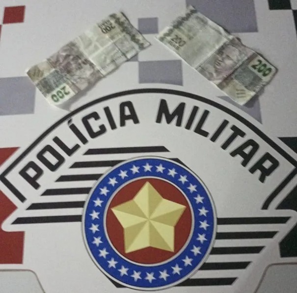 Pol�cia Militar apreende duas notas falsas de R$ 200 ap�s cliente de bar comprar lata de cerveja em Ouro Verde