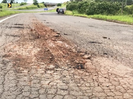 Flórida: Alça de acesso do trevo apresenta vários problemas e riscos aos motoristas