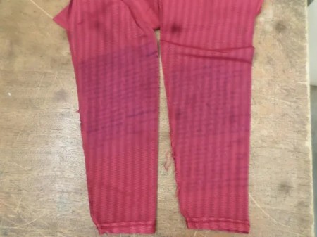 Mulher tenta entrar na Penitenciária de Pacaembu com anotações referentes ao crime organizado no verso da calça