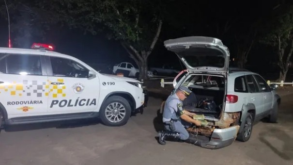 Homem  preso com cocana escondida em carro aps ser abordado pela Polcia Rodoviria em Assis