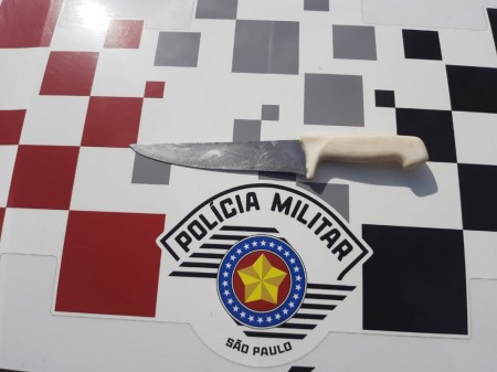 Polícia Militar prende homem em flagrante por porte de arma branca em Osvaldo Cruz