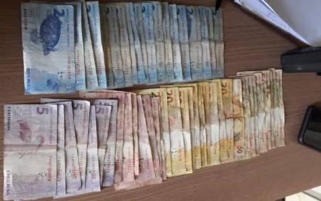 Dupla é presa com mais de R$ 2 mil em notas falsas em Júlio Mesquita