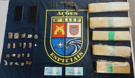 Homem tenta escapar de abordagem do Baep, mas acaba preso por tráfico de drogas e posse ilegal de arma e munições