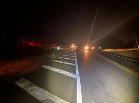 Motociclista morre após colidir contra carro e ser atropelado na Rodovia Assis Chateaubriand, em Pirapozinho