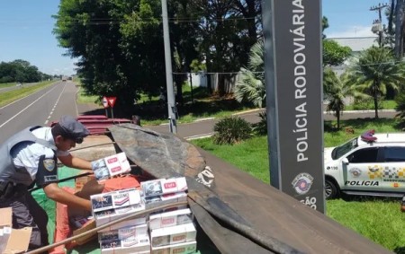 Caminhoneiro é preso com 200 mil maços de cigarros contrabandeados em rodovia de Penápolis