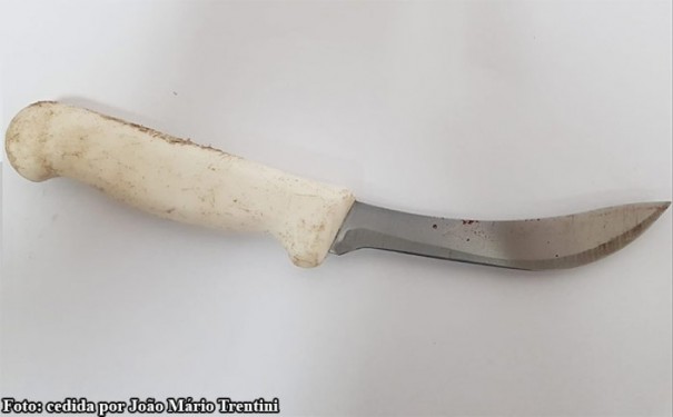 Homem fica em estado grave ap�s ser esfaqueado em Parapu�