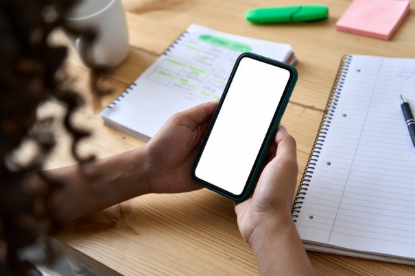 Governo Tarcsio bloqueia redes sociais em escolas estaduais de SP