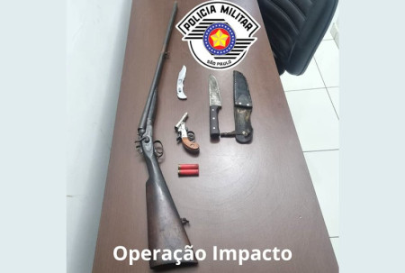 Homem Ã© autuado por porte ilegal de arma e lesÃ£o corporal em QuatÃ¡