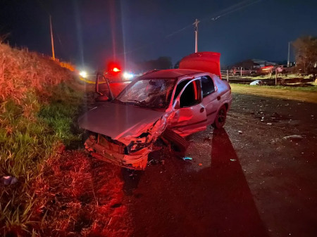 Acidente envolvendo trÃªs carros deixa pessoas feridas na Estrada Vicinal Prefeito Elias SalomÃ£o, em Indiana