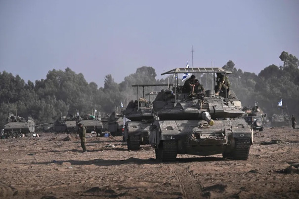 Tanques de Israel entram nas periferias de Gaza, e Exército intensifica ataques
